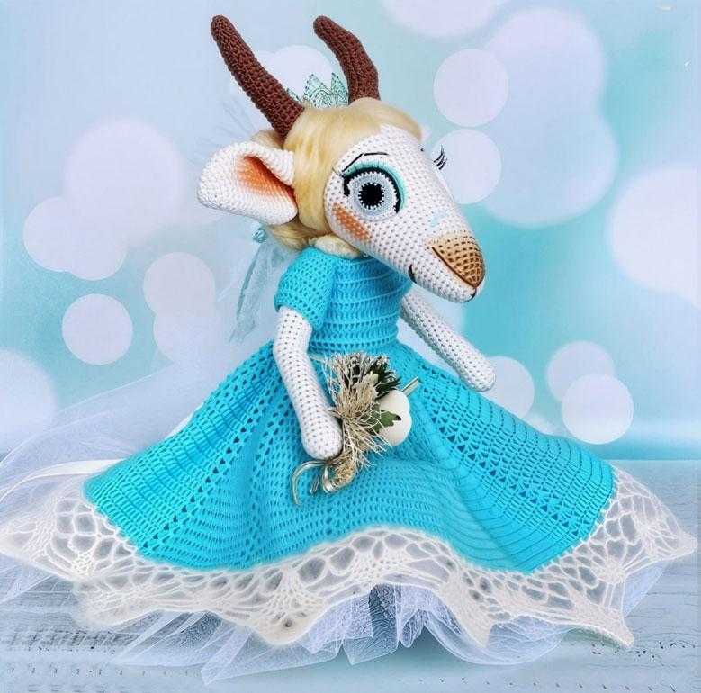 Вязаная игрушка Сказочная козочка